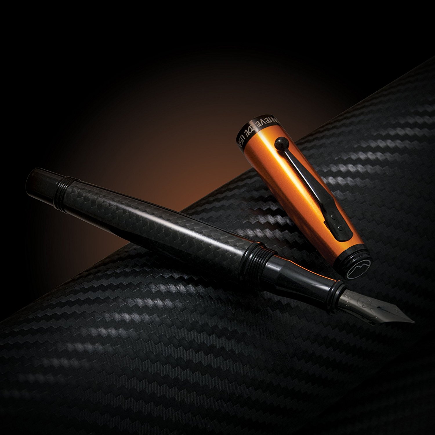 Monteverde Invincia Stilografica Carbon Fiber Arancio - Nero